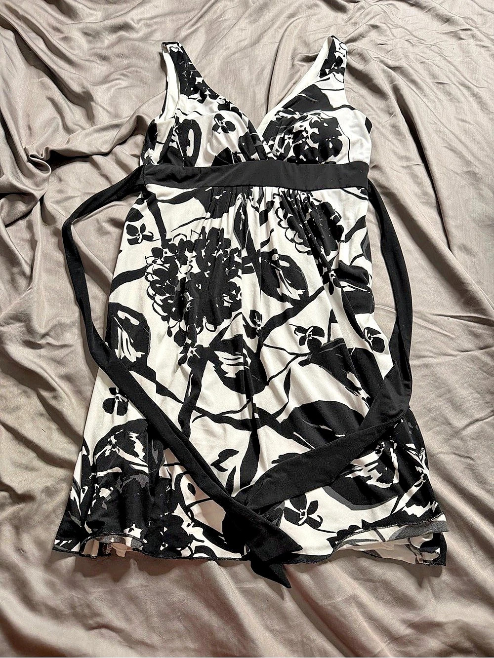 Maurices Floral Mini Dress in White & Black Size Large
